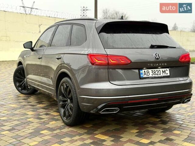 Серый Фольксваген Туарег, объемом двигателя 2.97 л и пробегом 79 тыс. км за 57900 $, фото 3 на Automoto.ua