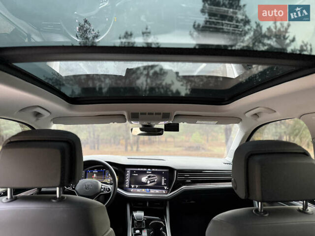 Серый Фольксваген Туарег, объемом двигателя 3 л и пробегом 56 тыс. км за 46900 $, фото 16 на Automoto.ua