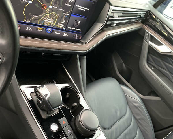 Сірий Фольксваген Туарег, об'ємом двигуна 2.97 л та пробігом 110 тис. км за 56000 $, фото 8 на Automoto.ua