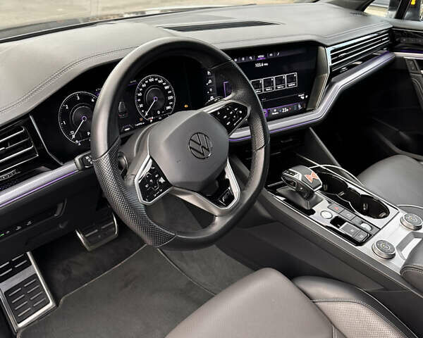 Сірий Фольксваген Туарег, об'ємом двигуна 2.97 л та пробігом 135 тис. км за 55000 $, фото 4 на Automoto.ua