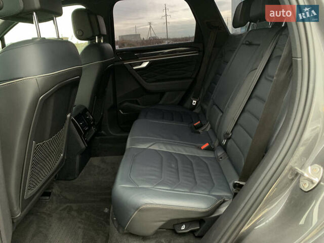 Сірий Фольксваген Туарег, об'ємом двигуна 2.97 л та пробігом 110 тис. км за 56000 $, фото 12 на Automoto.ua
