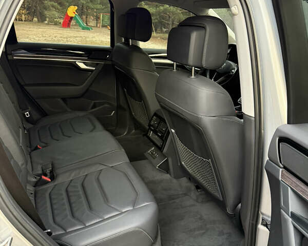 Серый Фольксваген Туарег, объемом двигателя 3 л и пробегом 56 тыс. км за 46900 $, фото 9 на Automoto.ua