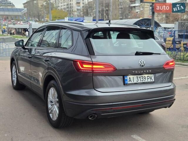 Серый Фольксваген Туарег, объемом двигателя 3 л и пробегом 120 тыс. км за 50300 $, фото 4 на Automoto.ua