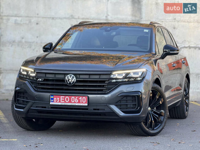 Серый Фольксваген Туарег, объемом двигателя 3 л и пробегом 175 тыс. км за 53999 $, фото 17 на Automoto.ua