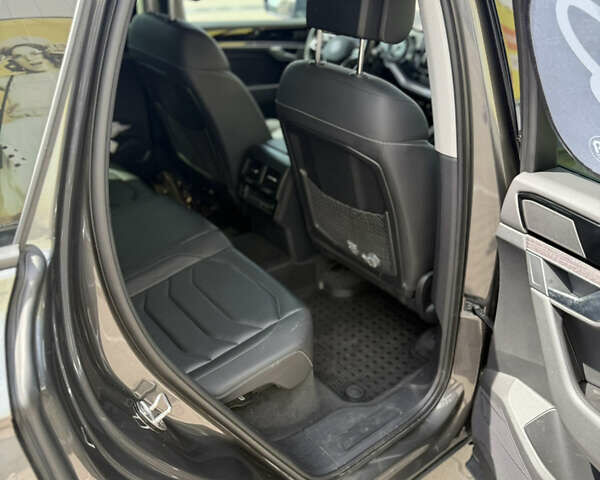 Серый Фольксваген Туарег, объемом двигателя 2.97 л и пробегом 159 тыс. км за 55000 $, фото 13 на Automoto.ua