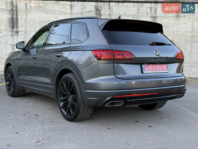 Серый Фольксваген Туарег, объемом двигателя 3 л и пробегом 175 тыс. км за 53999 $, фото 11 на Automoto.ua