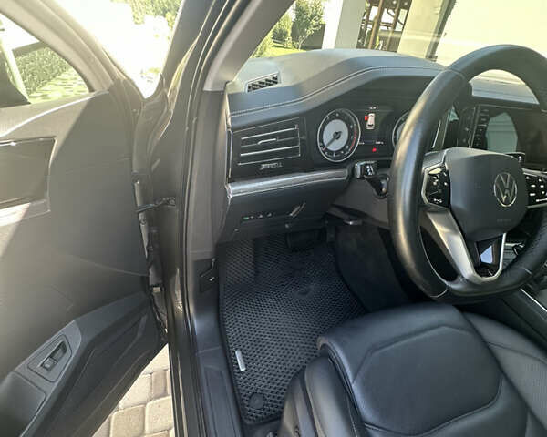 Серый Фольксваген Туарег, объемом двигателя 3 л и пробегом 75 тыс. км за 47000 $, фото 11 на Automoto.ua