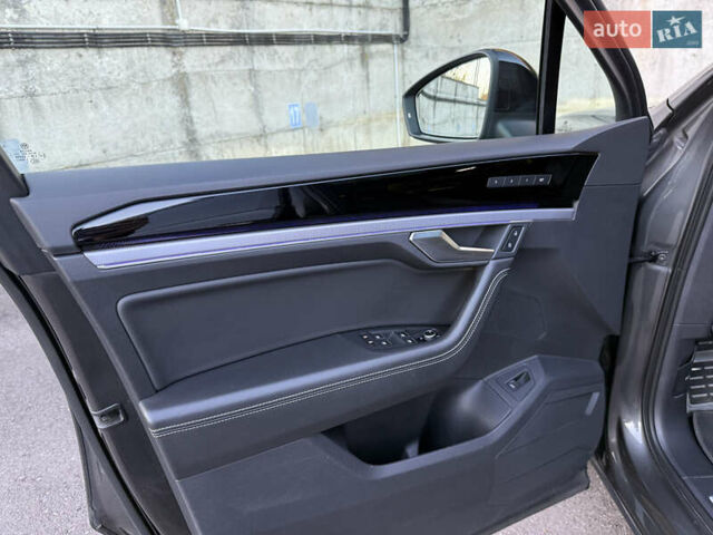 Сірий Фольксваген Туарег, об'ємом двигуна 3 л та пробігом 175 тис. км за 53999 $, фото 86 на Automoto.ua