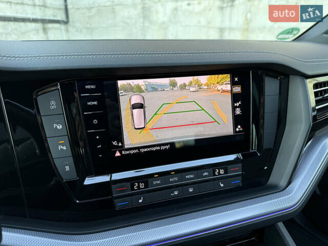 Сірий Фольксваген Туарег, об'ємом двигуна 3 л та пробігом 175 тис. км за 53999 $, фото 90 на Automoto.ua