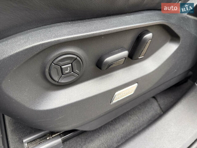 Серый Фольксваген Туарег, объемом двигателя 2.97 л и пробегом 160 тыс. км за 53700 $, фото 23 на Automoto.ua