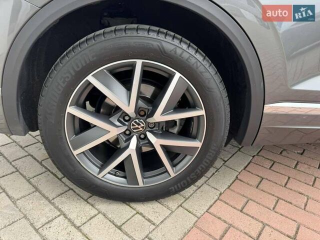 Серый Фольксваген Туарег, объемом двигателя 2.97 л и пробегом 86 тыс. км за 58000 $, фото 8 на Automoto.ua