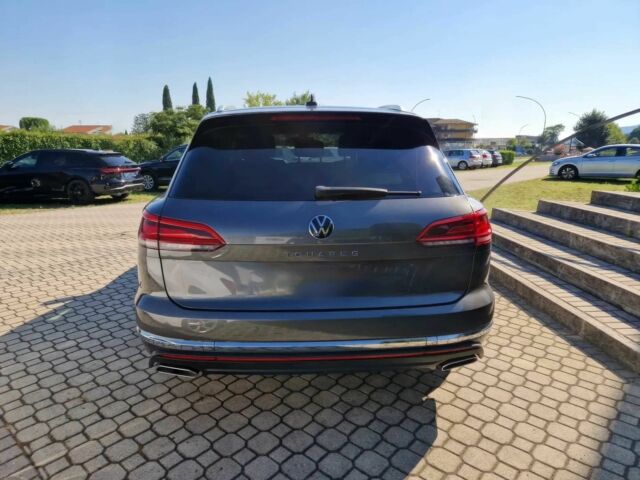 Серый Фольксваген Туарег, объемом двигателя 3 л и пробегом 19 тыс. км за 31000 $, фото 3 на Automoto.ua