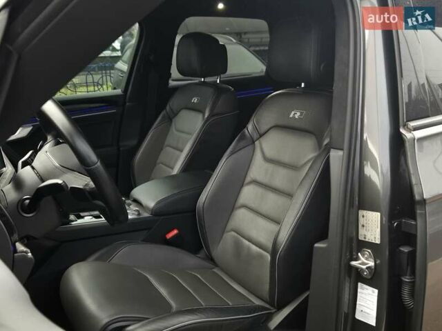 Серый Фольксваген Туарег, объемом двигателя 4 л и пробегом 196 тыс. км за 75900 $, фото 8 на Automoto.ua