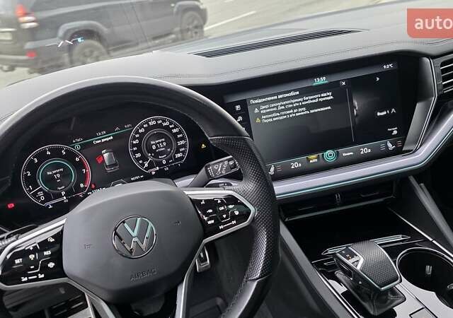 Серый Фольксваген Туарег, объемом двигателя 2.99 л и пробегом 90 тыс. км за 54500 $, фото 60 на Automoto.ua