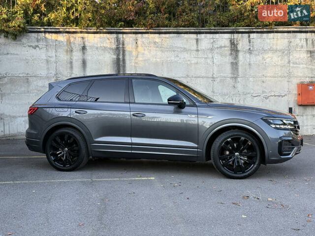 Серый Фольксваген Туарег, объемом двигателя 3 л и пробегом 175 тыс. км за 53999 $, фото 26 на Automoto.ua