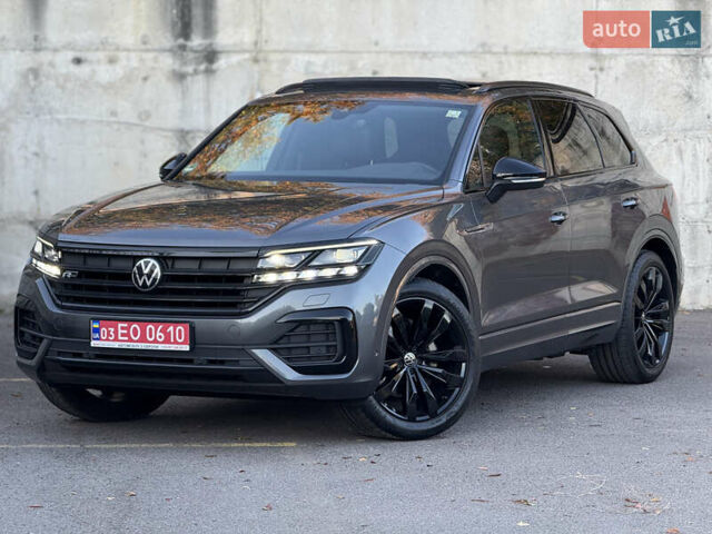 Серый Фольксваген Туарег, объемом двигателя 3 л и пробегом 175 тыс. км за 53999 $, фото 3 на Automoto.ua