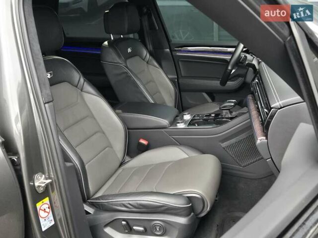 Серый Фольксваген Туарег, объемом двигателя 4 л и пробегом 196 тыс. км за 75900 $, фото 10 на Automoto.ua