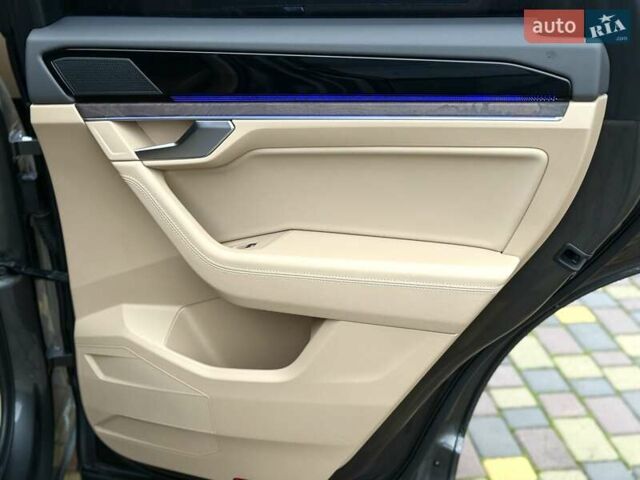 Серый Фольксваген Туарег, объемом двигателя 2.97 л и пробегом 79 тыс. км за 57900 $, фото 29 на Automoto.ua