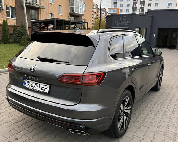 Сірий Фольксваген Туарег, об'ємом двигуна 2.97 л та пробігом 135 тис. км за 55000 $, фото 3 на Automoto.ua