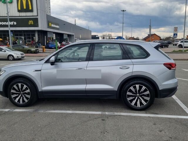 Серый Фольксваген Туарег, объемом двигателя 3 л и пробегом 150 тыс. км за 45000 $, фото 1 на Automoto.ua