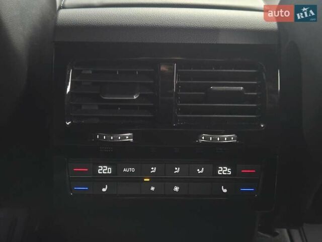 Серый Фольксваген Туарег, объемом двигателя 4 л и пробегом 196 тыс. км за 75900 $, фото 26 на Automoto.ua