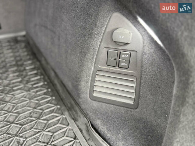 Серый Фольксваген Туарег, объемом двигателя 2.97 л и пробегом 160 тыс. км за 53700 $, фото 57 на Automoto.ua