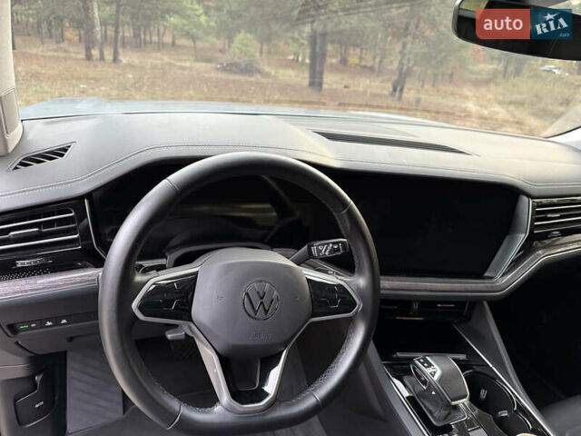 Серый Фольксваген Туарег, объемом двигателя 3 л и пробегом 56 тыс. км за 46900 $, фото 17 на Automoto.ua