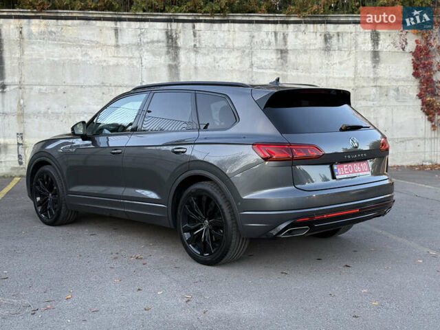 Серый Фольксваген Туарег, объемом двигателя 3 л и пробегом 175 тыс. км за 53999 $, фото 10 на Automoto.ua