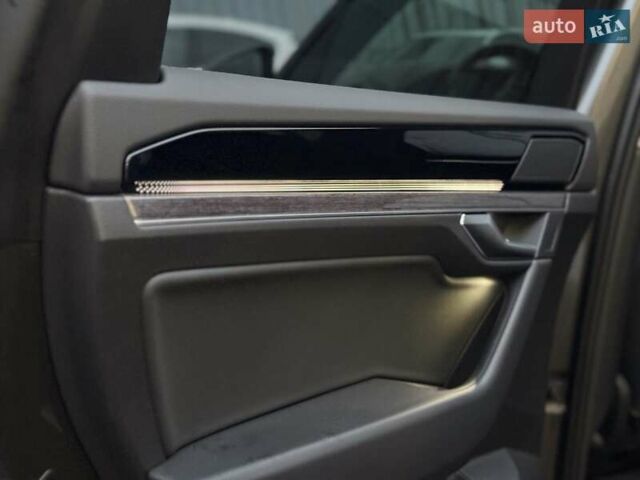 Серый Фольксваген Туарег, объемом двигателя 3 л и пробегом 41 тыс. км за 46900 $, фото 5 на Automoto.ua