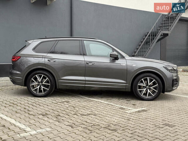 Серый Фольксваген Туарег, объемом двигателя 2.97 л и пробегом 160 тыс. км за 53700 $, фото 4 на Automoto.ua