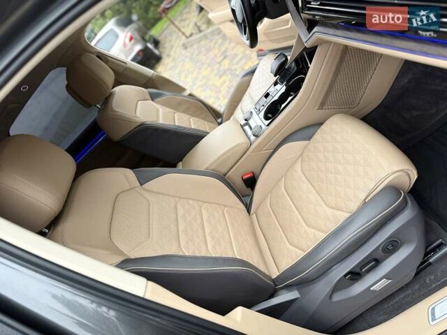 Серый Фольксваген Туарег, объемом двигателя 2.97 л и пробегом 79 тыс. км за 57900 $, фото 27 на Automoto.ua