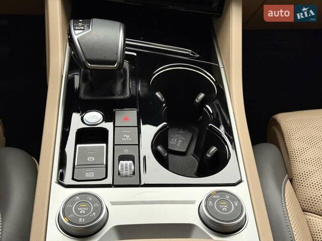 Серый Фольксваген Туарег, объемом двигателя 2.97 л и пробегом 79 тыс. км за 57900 $, фото 39 на Automoto.ua