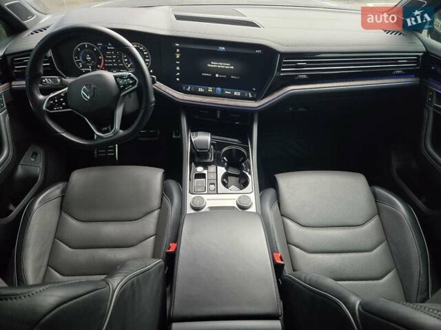 Серый Фольксваген Туарег, объемом двигателя 4 л и пробегом 196 тыс. км за 75900 $, фото 20 на Automoto.ua