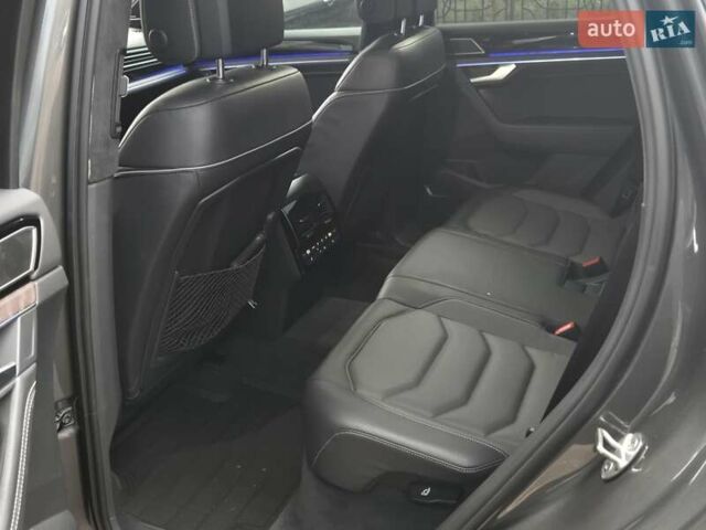 Серый Фольксваген Туарег, объемом двигателя 4 л и пробегом 196 тыс. км за 75900 $, фото 11 на Automoto.ua