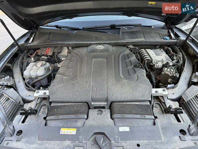 Сірий Фольксваген Туарег, об'ємом двигуна 3 л та пробігом 175 тис. км за 53999 $, фото 89 на Automoto.ua