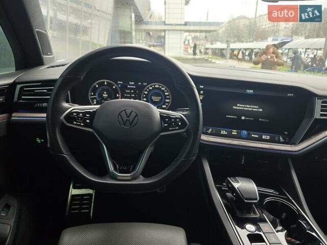 Серый Фольксваген Туарег, объемом двигателя 4 л и пробегом 196 тыс. км за 75900 $, фото 21 на Automoto.ua