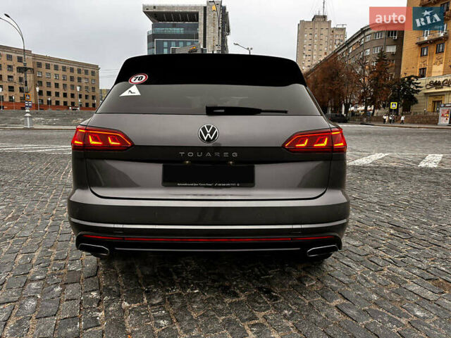Серый Фольксваген Туарег, объемом двигателя 3 л и пробегом 90 тыс. км за 53500 $, фото 7 на Automoto.ua