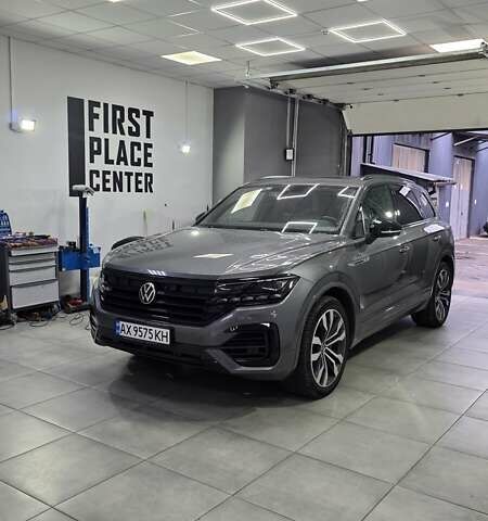 Серый Фольксваген Туарег, объемом двигателя 2.99 л и пробегом 90 тыс. км за 54500 $, фото 1 на Automoto.ua