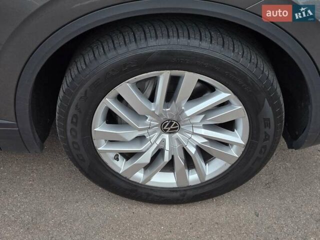 Серый Фольксваген Туарег, объемом двигателя 3 л и пробегом 120 тыс. км за 50300 $, фото 18 на Automoto.ua