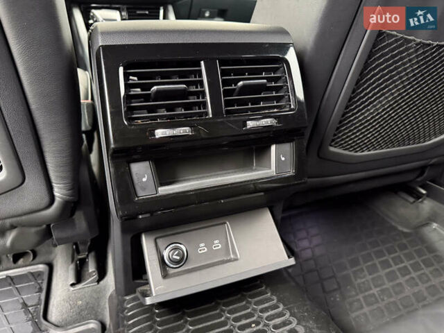 Серый Фольксваген Туарег, объемом двигателя 2.97 л и пробегом 160 тыс. км за 53700 $, фото 30 на Automoto.ua