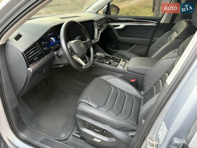 Серый Фольксваген Туарег, объемом двигателя 3 л и пробегом 56 тыс. км за 46900 $, фото 13 на Automoto.ua