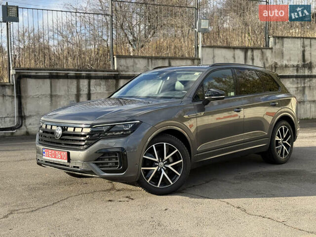 Сірий Фольксваген Туарег, об'ємом двигуна 3 л та пробігом 175 тис. км за 53999 $, фото 7 на Automoto.ua