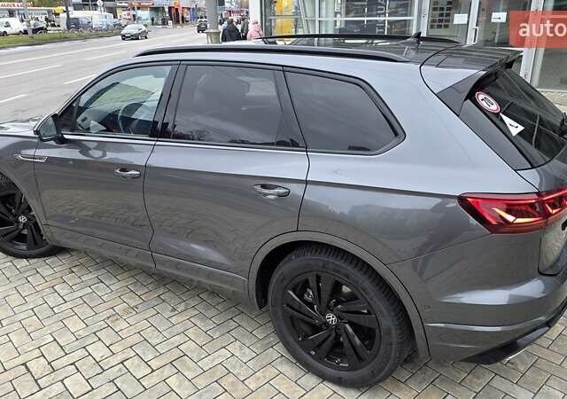 Серый Фольксваген Туарег, объемом двигателя 2.99 л и пробегом 90 тыс. км за 54500 $, фото 22 на Automoto.ua