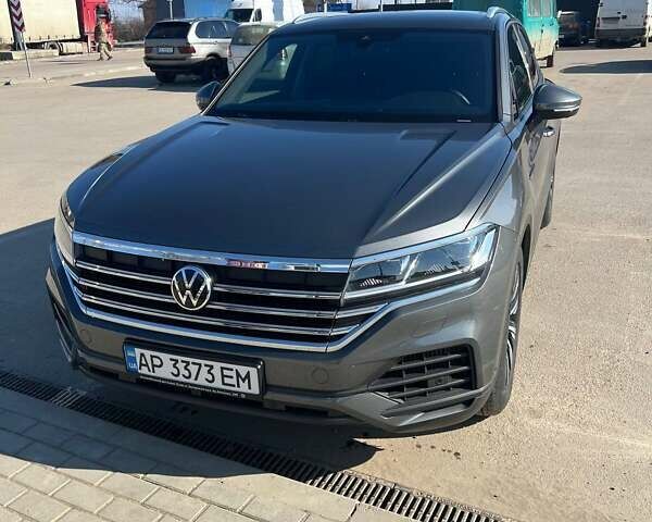 Сірий Фольксваген Туарег, об'ємом двигуна 3 л та пробігом 17 тис. км за 70164 $, фото 9 на Automoto.ua