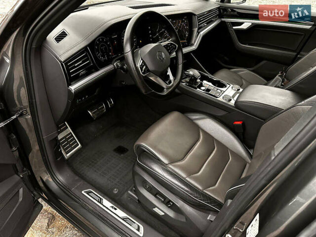 Серый Фольксваген Туарег, объемом двигателя 3 л и пробегом 90 тыс. км за 53500 $, фото 10 на Automoto.ua