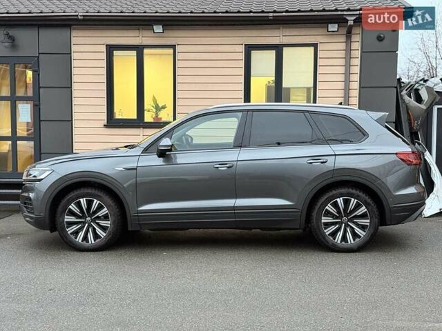 Серый Фольксваген Туарег, объемом двигателя 3 л и пробегом 41 тыс. км за 46900 $, фото 24 на Automoto.ua