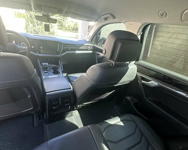 Серый Фольксваген Туарег, объемом двигателя 3 л и пробегом 75 тыс. км за 47000 $, фото 10 на Automoto.ua