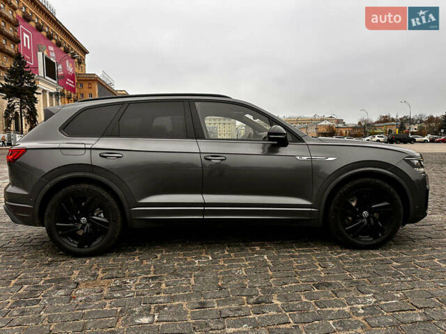 Серый Фольксваген Туарег, объемом двигателя 3 л и пробегом 90 тыс. км за 53500 $, фото 5 на Automoto.ua