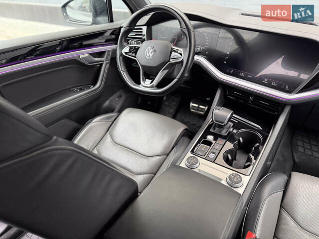 Серый Фольксваген Туарег, объемом двигателя 2.97 л и пробегом 160 тыс. км за 53700 $, фото 28 на Automoto.ua