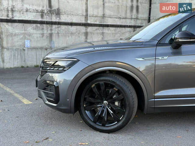 Серый Фольксваген Туарег, объемом двигателя 3 л и пробегом 175 тыс. км за 53999 $, фото 20 на Automoto.ua